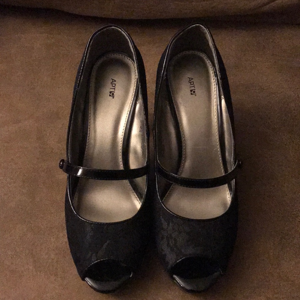Heels - Picture 4 of 4